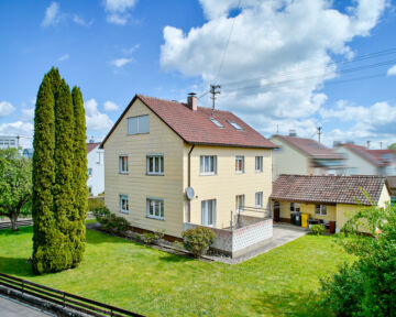 In ruhiger Lage auf großem Grundstück ++ 3 Familienhaus in Welzheim++, 73642 Welzheim, Mehrfamilienhaus